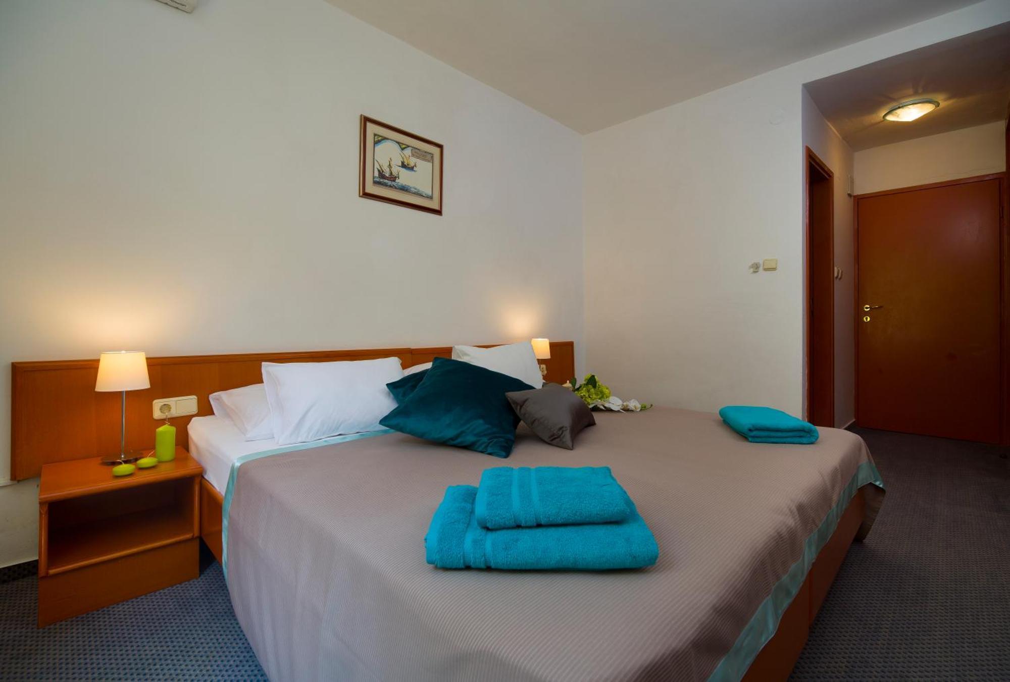 Hotel Faraon Trpanj Exteriör bild